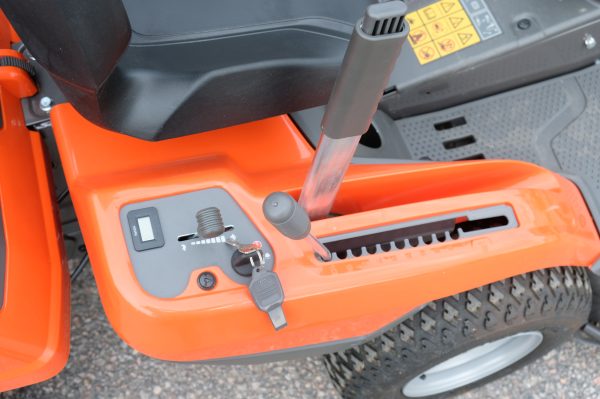 Husqvarna R 216T AWD ajettava ruohonleikkuri (G1000) - Image 27