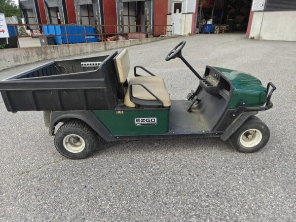 Ezgo kentänhoitoauto (668-MAT)