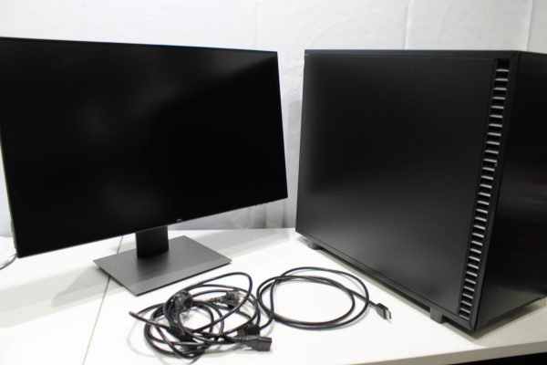 Blackstorm pelitietokone ja Dell Ultrasharp 27'' näyttö (TK2002)