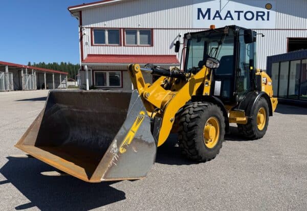 CAT 906 M
