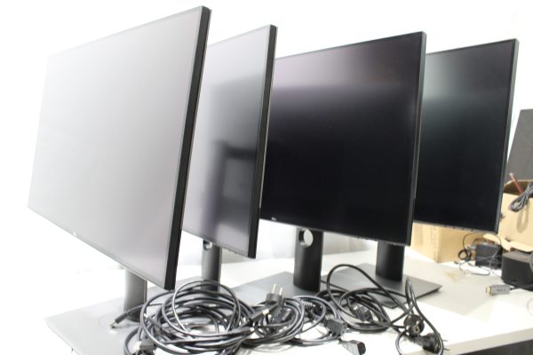 Dell ultrasharp 27'' näyttö 4 kpl (TK2006)