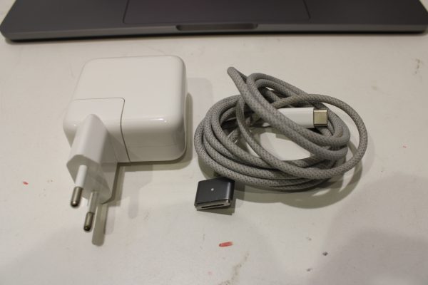Apple MacBook Air M2 (TK2012) - Image 11