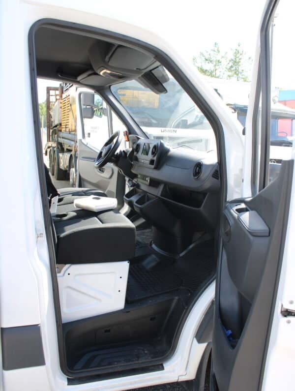 Mercedes-Benz Sprinter 2.1 (COU-399) - Image 32