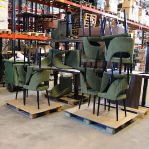 Fameg tuoli / 16 kpl, Bison pöytä / 11 kpl (G132)
