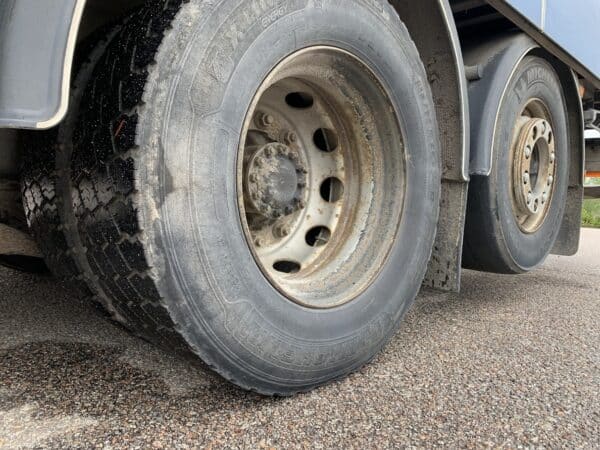 Volvo FM330 - Image 19