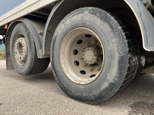 Volvo FM330 - Image 18