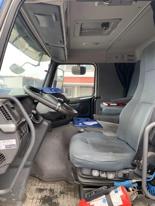 Volvo FM330 - Image 11