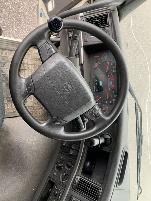 Volvo FM330 - Image 13