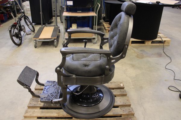Sakai parturituoli, peili ja apupöytä (N51) - Image 4