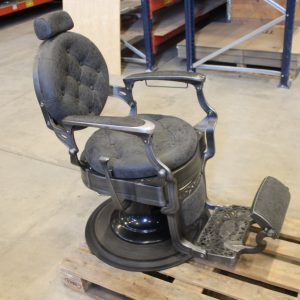 Parturi tuoli, peili ja apupöytä (N52)