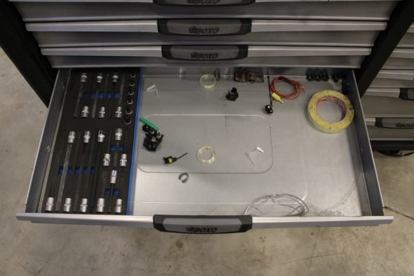 Boxo työkaluvaunu työkaluineen ja rasvaprässi (TK76) - Image 21
