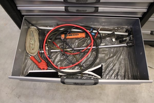 Boxo työkaluvaunu työkaluineen ja rasvaprässi (TK76) - Image 22
