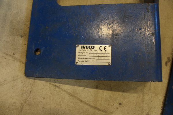 Häkki ja Iveco korjaamo tarvikkeita (TK115) - Image 13
