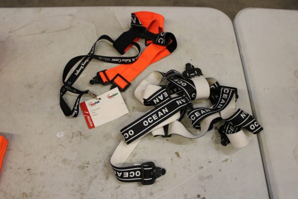 Työhousuja, takkeja, sadeasuja, hanskoja, valjaat yms... (SN21) - Image 26