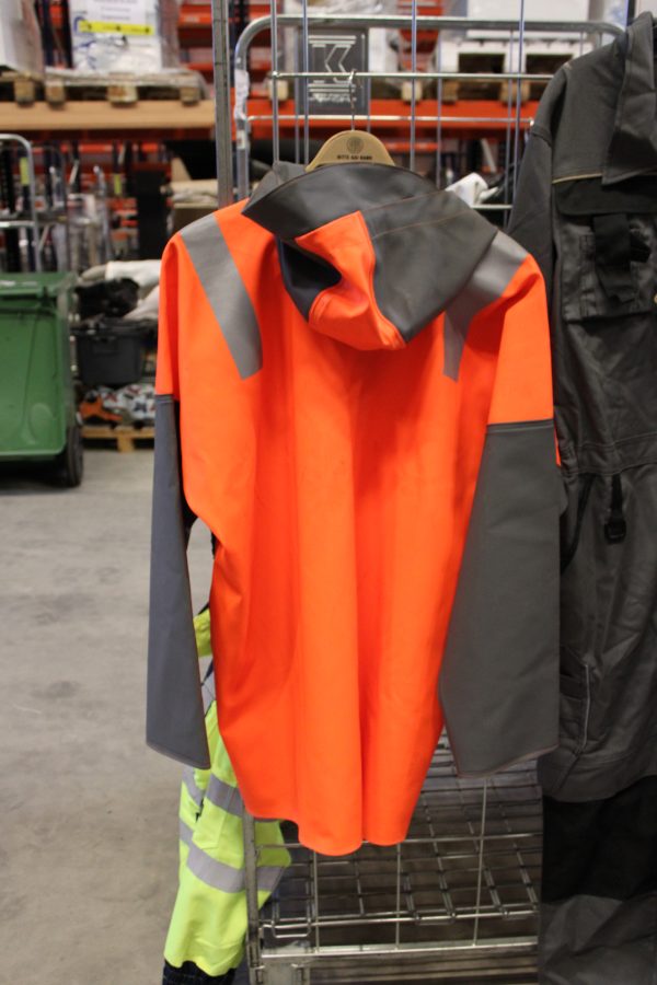 Työhousuja, takkeja, sadeasuja, hanskoja, valjaat yms... (SN21) - Image 40