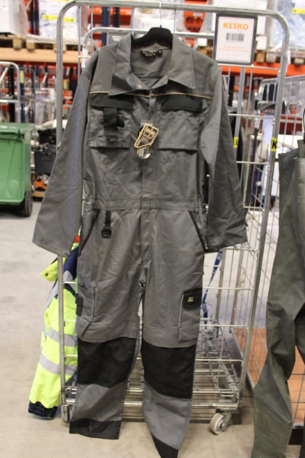 Työhousuja, takkeja, sadeasuja, hanskoja, valjaat yms... (SN21) - Image 42