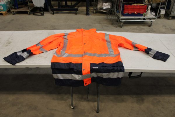 Työhousuja, takkeja, sadeasuja, hanskoja, valjaat yms... (SN21) - Image 73