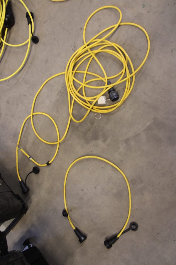 Hyljekarkottimia, testereitä ja työkaluja (SN22) - Image 32