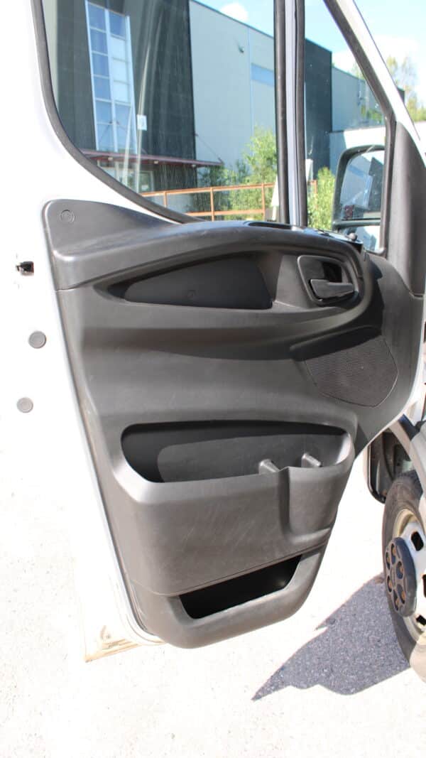 Iveco 50C18 3.0, -21 (ZNS-432) - Image 26