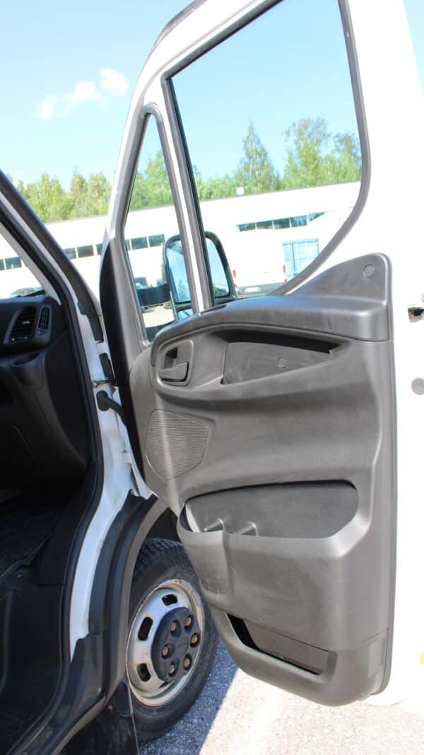 Iveco 50C18 3.0, -21 (ZNS-431) - Image 31
