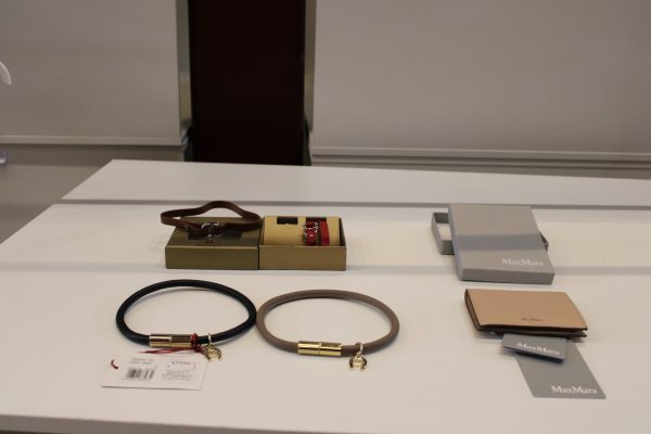 Max Mara lompakko & Aigner kaulakorut (NI76)