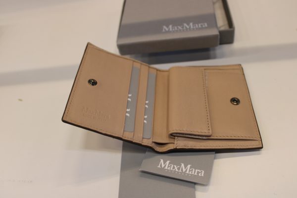 Max Mara lompakko & Aigner kaulakorut (NI76) - Image 9